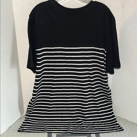 Old Navy Black and White Striped Short Sleeve Tee - Picture 5 of 7